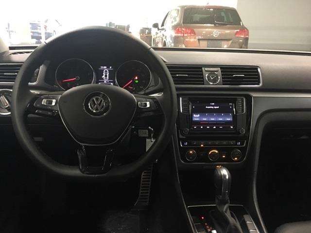 2017 Volkswagen Passat 1.8T R-Line 4dr Sedan